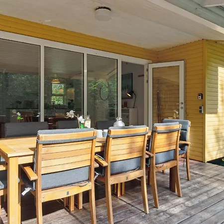 3 Bedroom Cozy In Aakirkeby * Vester Somarken
