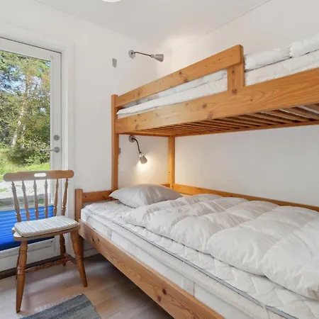 3 Bedroom Cozy In Aakirkeby * Vester Somarken