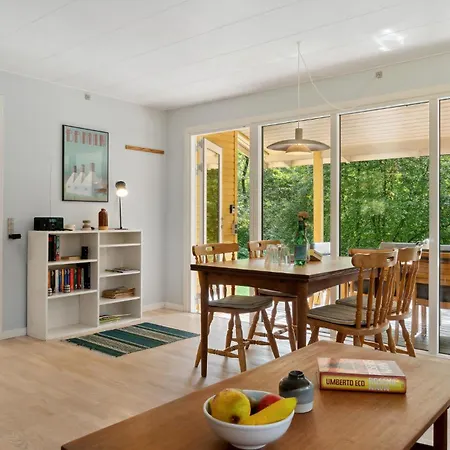 Vakantiehuis 3 Bedroom Awesome In Aakirkeby Vester Somarken