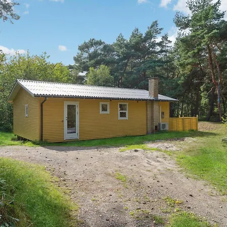 3 Bedroom Cozy In Aakirkeby * Vester Somarken