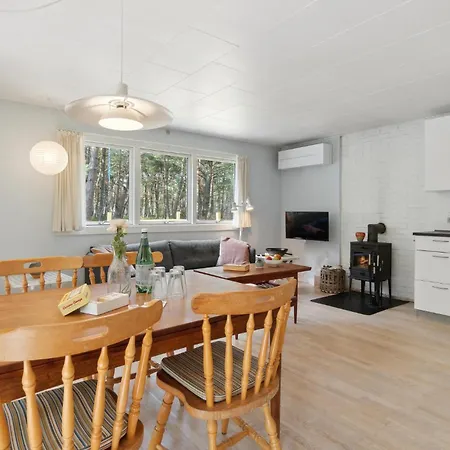Vakantiehuis 3 Bedroom Awesome In Aakirkeby *