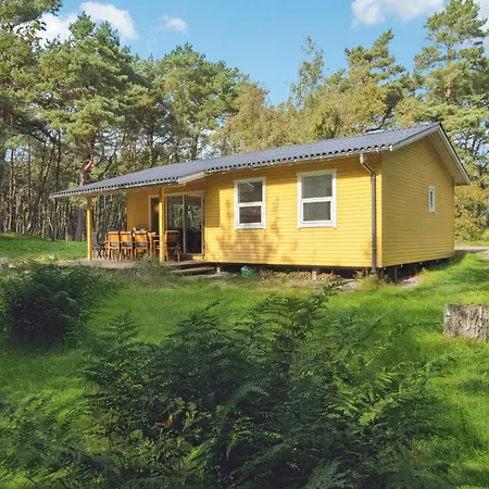 3 Bedroom Cozy In Aakirkeby Holiday home Vester Somarken